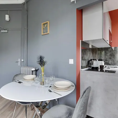 Luminous At Gare De L Est Apartment
